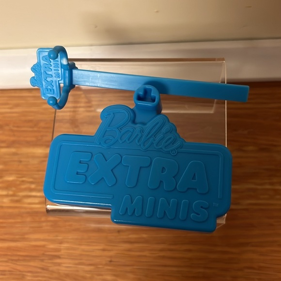 Barbie Doll Extra Mini Stand - Picture 4 of 4